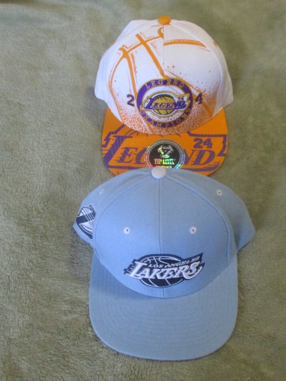 2 Los Angeles Lakers Ball Caps Mitchell Ness & Top Level #24 Like New